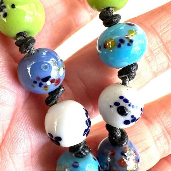 Blue green white beaded bracelet - Picture 2 of 7